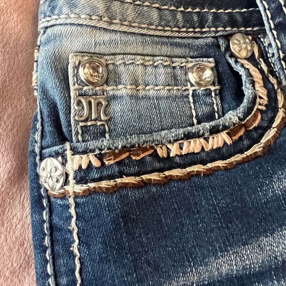 Miss Me Mid-Rise denim stretch shorts, size 26. - Picture 5 of 8